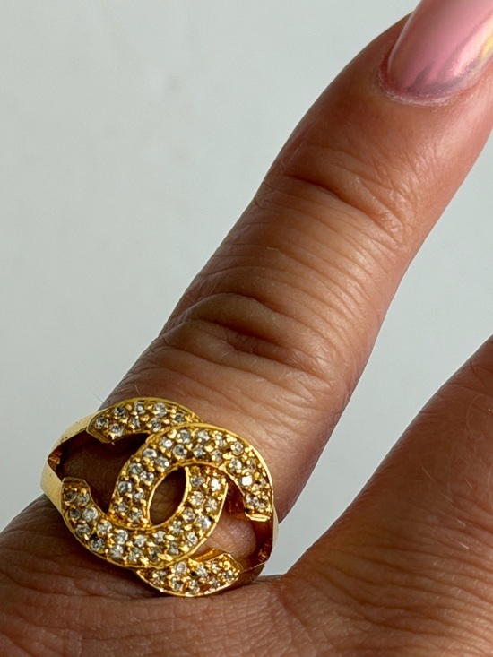 Vintage Jewelry - Vintage Gold Crystal Interlocking Ring - Clear Stones